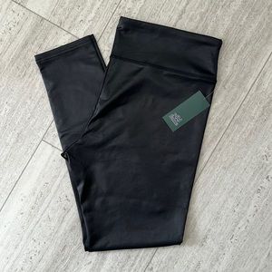 NWT- Women’s Wild Fable Liquid Leggings. Size X-LARGE. Black.